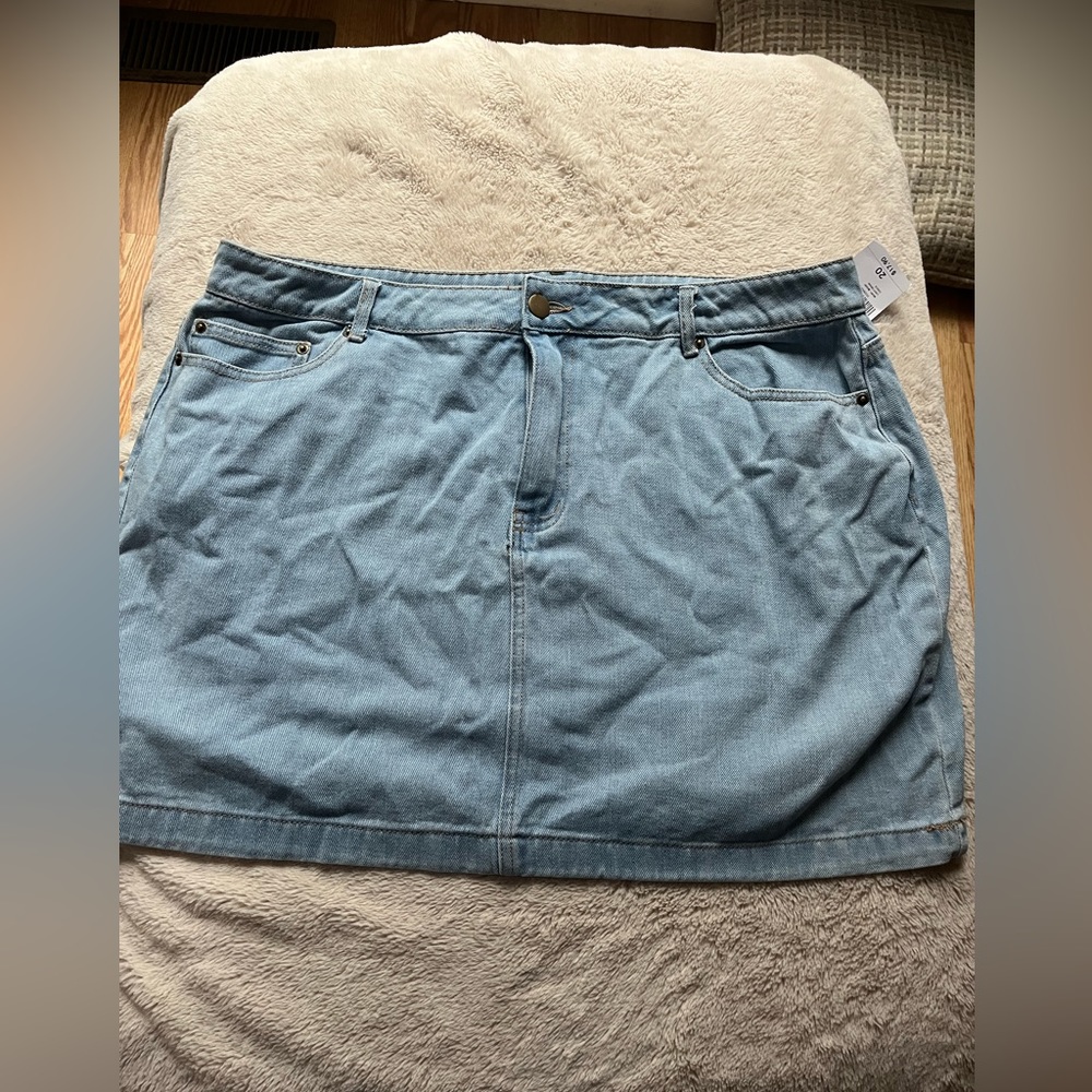 NWT! Forever 21+ jean skirt size 20